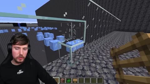 I Made 100 Players Escape An Impossible Maze!