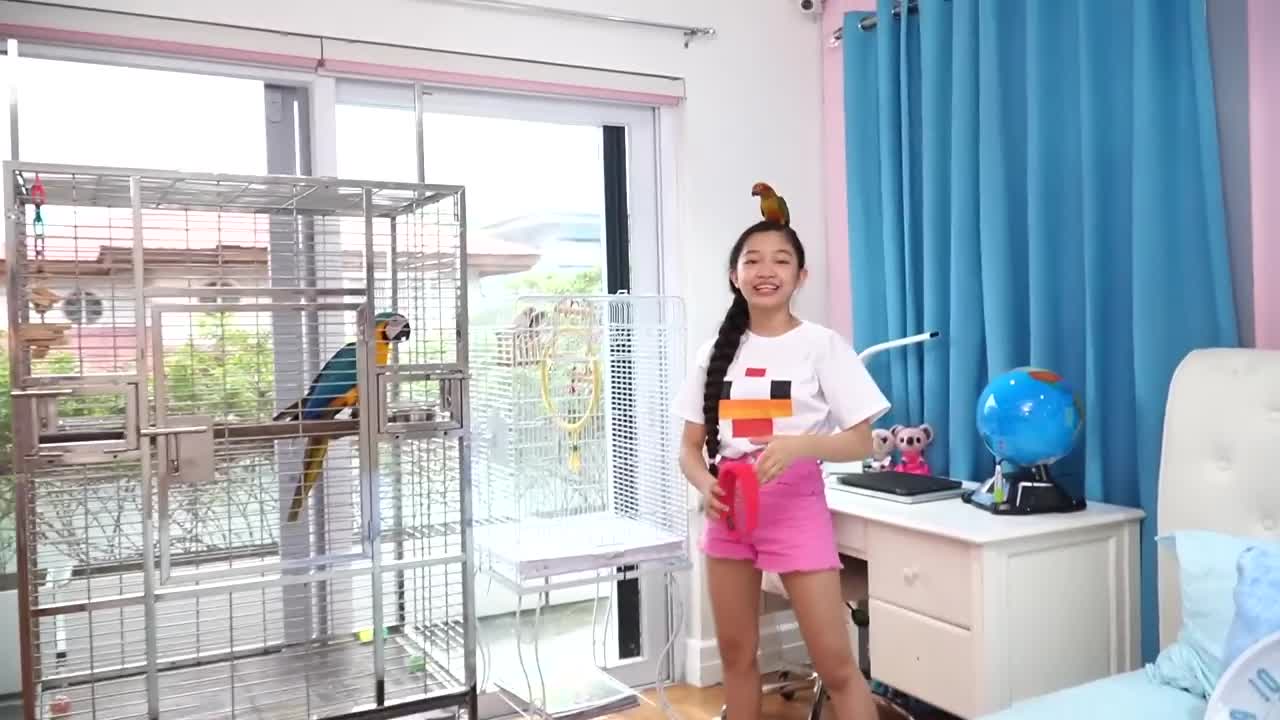 KAYCEE'S PET PARROT SUNNY THE CONURE - KAYCEE in WONDERLAND FAMILYp11