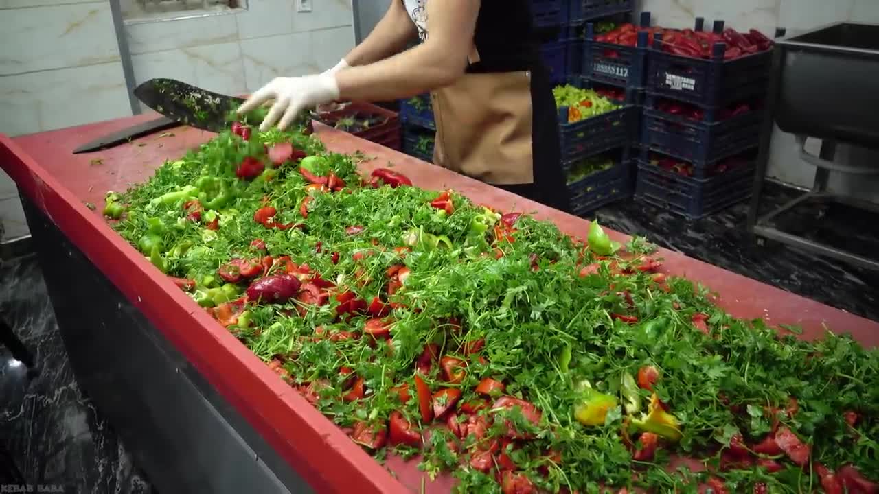 Lahmacun The Most Popular Food In Turkey | How Its Made? | Turkish Street Foods