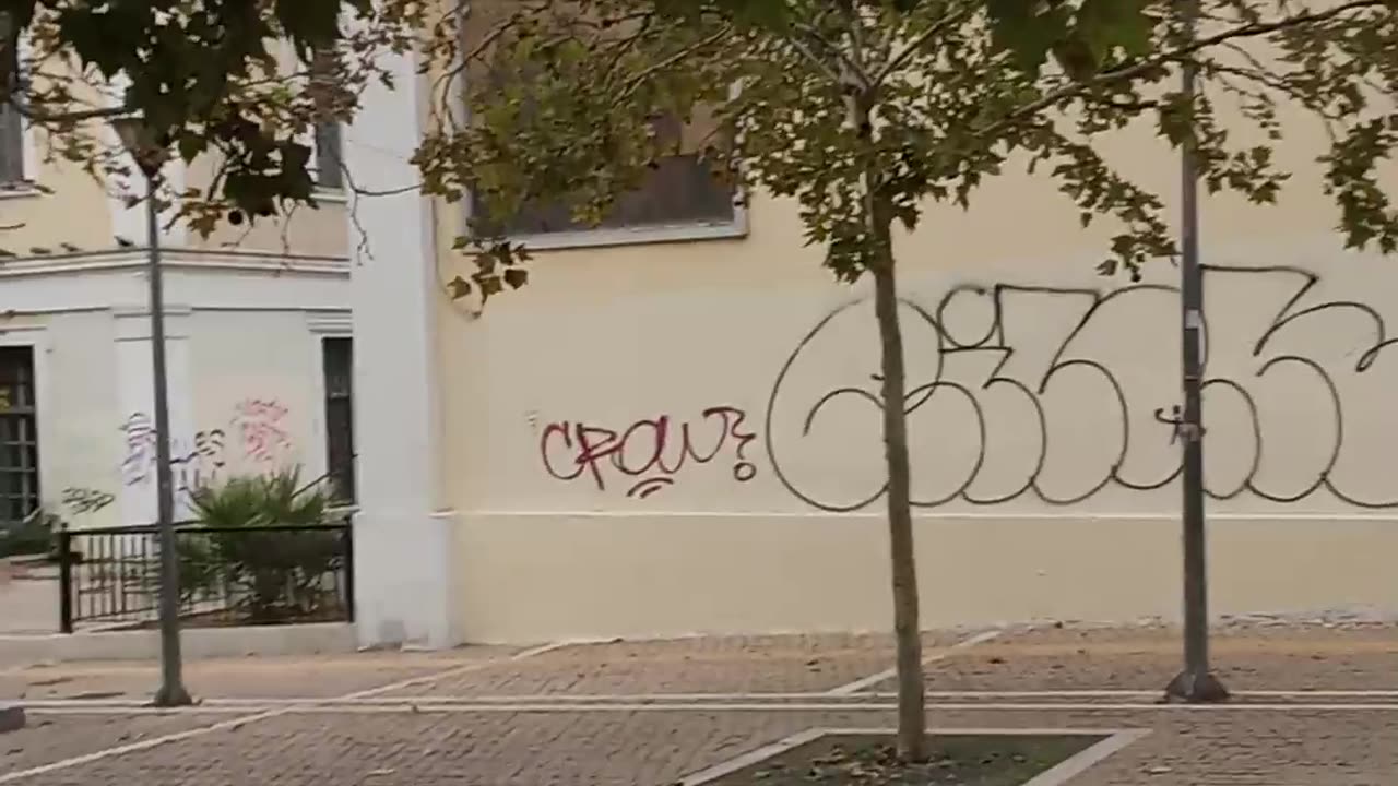 ΝΑΟΣ ΤΩΝ ΝΕΟΗΜΕΡΟΛΟΓΙΤΩΝ ΠΟΥ ΚΑΤΟΥΡΑΝΕ ΤΑ ΣΚΥΛΙΑ ΣΤΟ ΔΡΟΜΟ - ΑΣΕΒΕΙΑ ΚΑΙ ΞΕΦΤΙΛΑ!!!