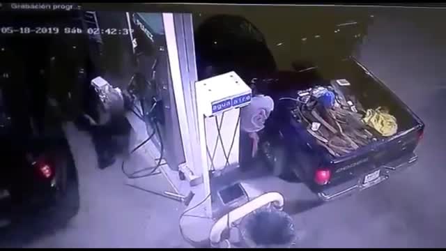 Zetas Heavily Armed Gassing Up