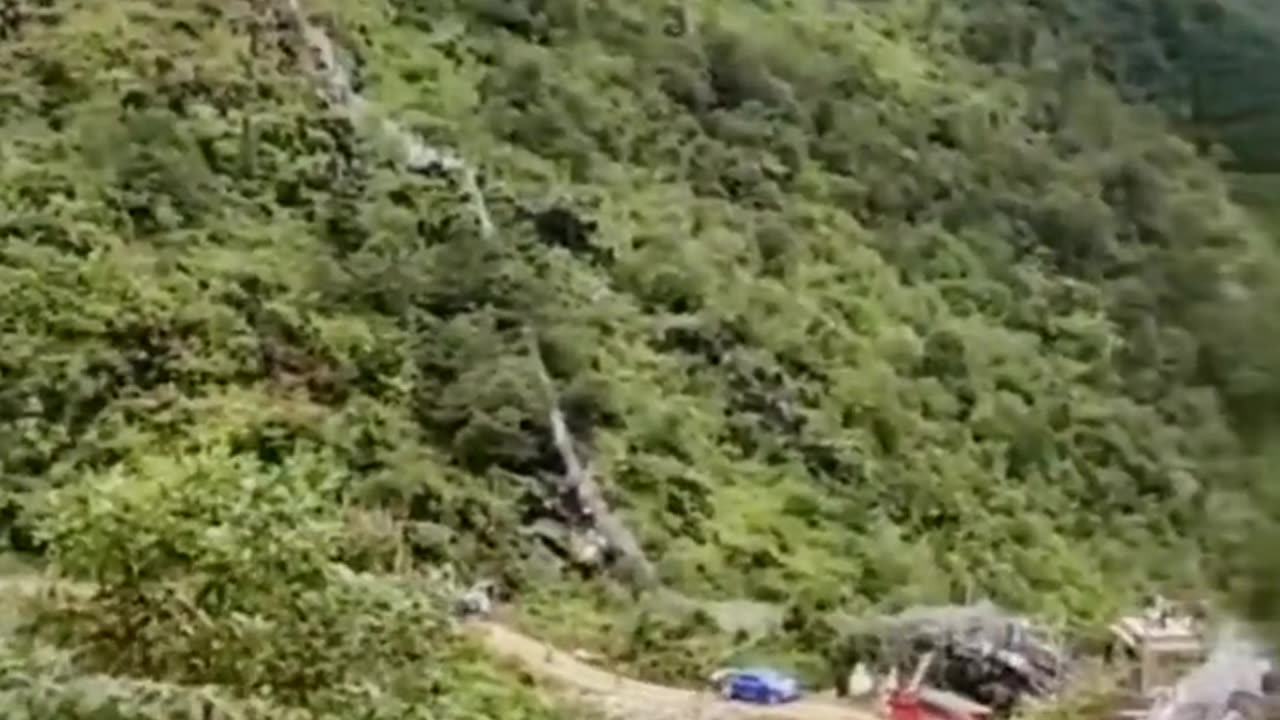 China reinforces their borders so that their citizens can't escape🐼🧱