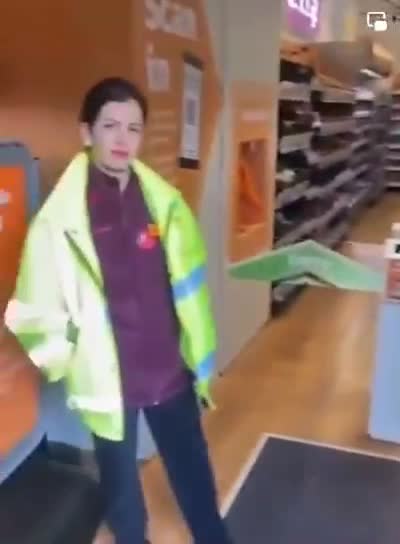 No Covid certificate, no access to the store, no food!