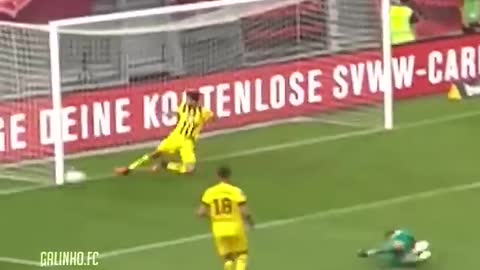 0 IQ Moments in Football 😂😱