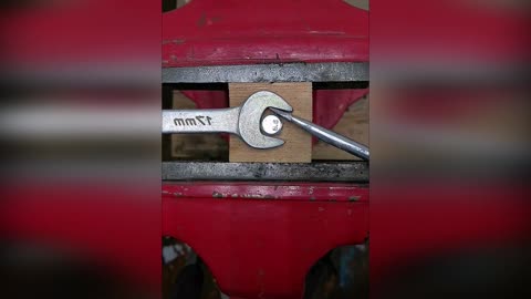 HOW TO UNSCREW THE BOLT