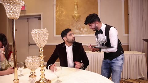 Waiters at wedding function 🤦🏻‍♂️