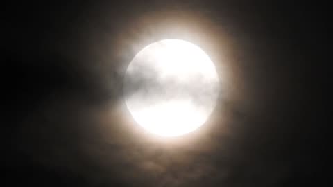 FLAT EARTH ...CLOUDS BEHIND MOON CLIP??