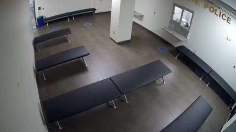 8028FCOB01128BadgingWaitingArea_2021-01-05_17h00min01s040ms.mp4