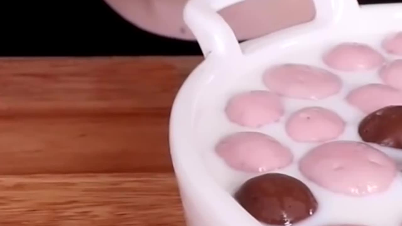 ASMR MUKBANG|PINK ICE CREAM, MAGNUM, CHOCOLATE, MALTESERS, FROZEN FRUITS EATING SOUNDS
