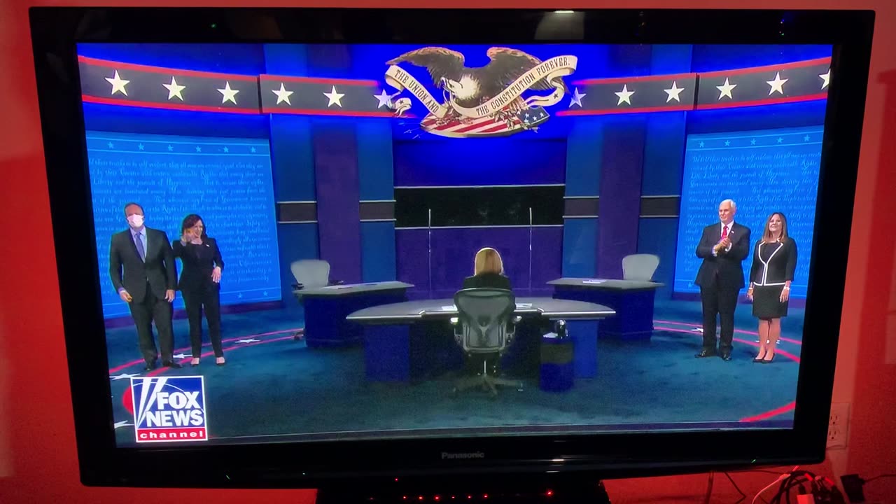š¤£Remember the AWKWARD End of the VP Debate With Kamala Harris VS Mike Pence?