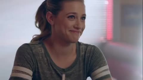 Lili Reinhart 💛