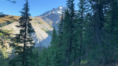 Oregon – Mount Hood – Striking Views of the Summit – 4K