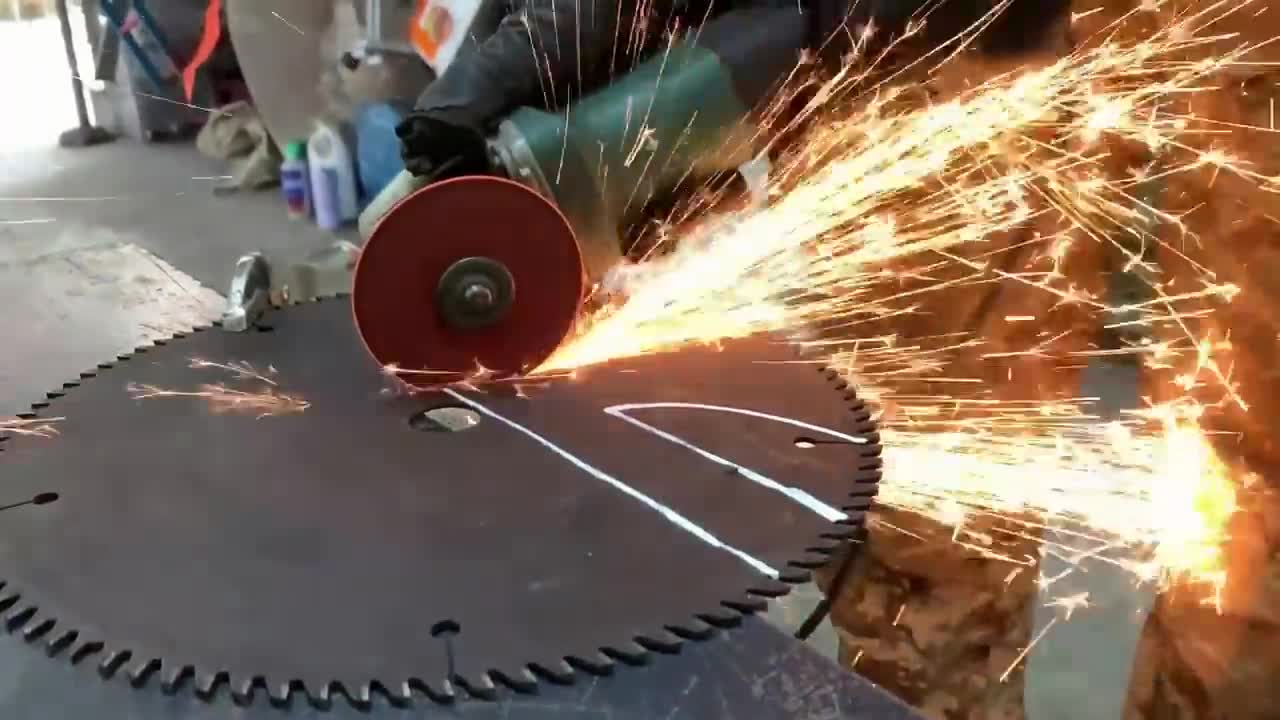My Forge - Broken Saw Blade / Beautiful Ax Maker