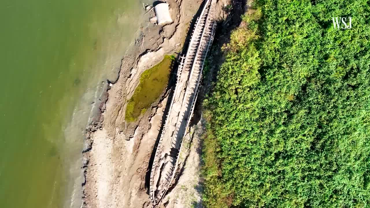 The Mississippi River Is Drying Up, Disrupting a Vital Supply Lane | WSJ
