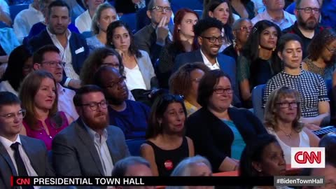 조 바이든이 자기들은 아이들 피를 빨아 먹지 않는 다고 이야기 하고 있네요