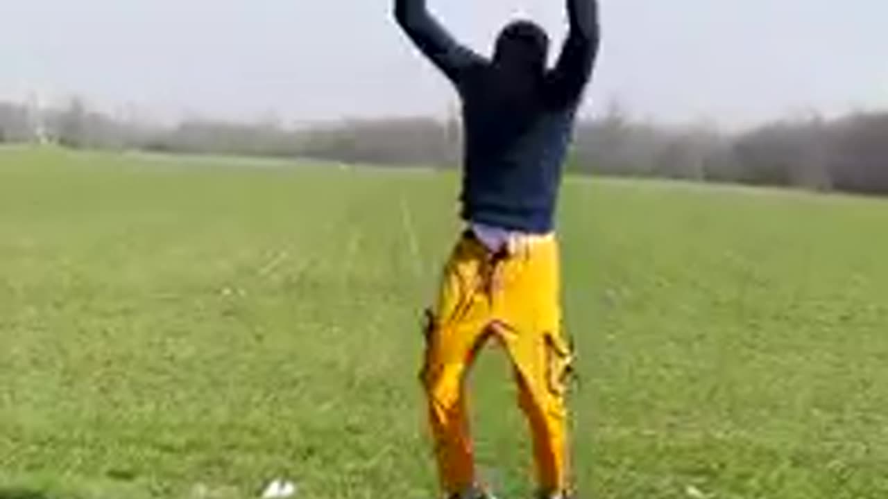 Jump above the car 🤔