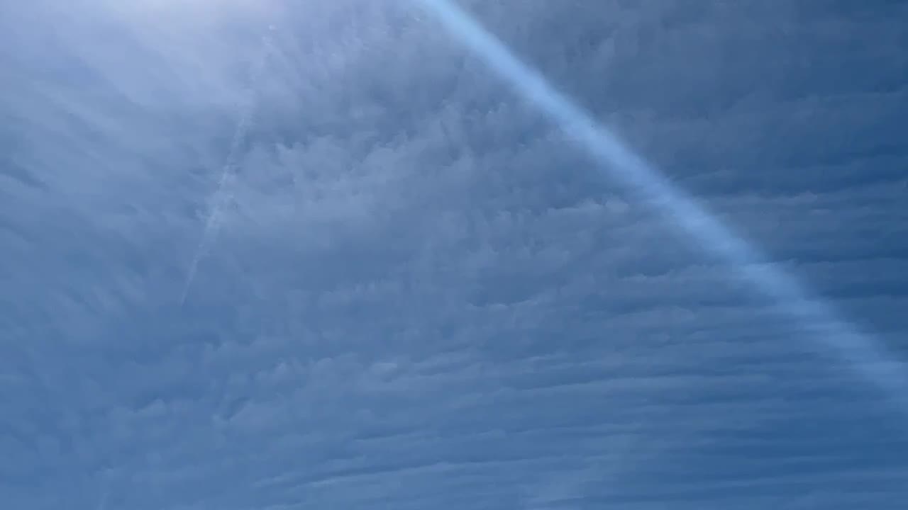 16.04.2022 chemtrails über Berlin so krass 2.