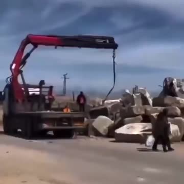 Israel and US lift the blockade on Gaza, but NOT for Aid.