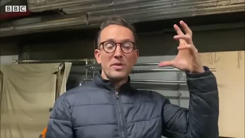 Ataque a Kiev surpreende jornalista brasileiro da BBC ao vivo