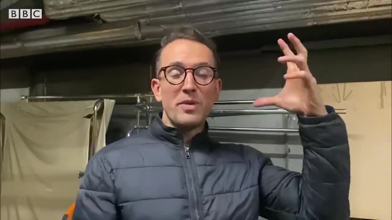 Ataque a Kiev surpreende jornalista brasileiro da BBC ao vivo
