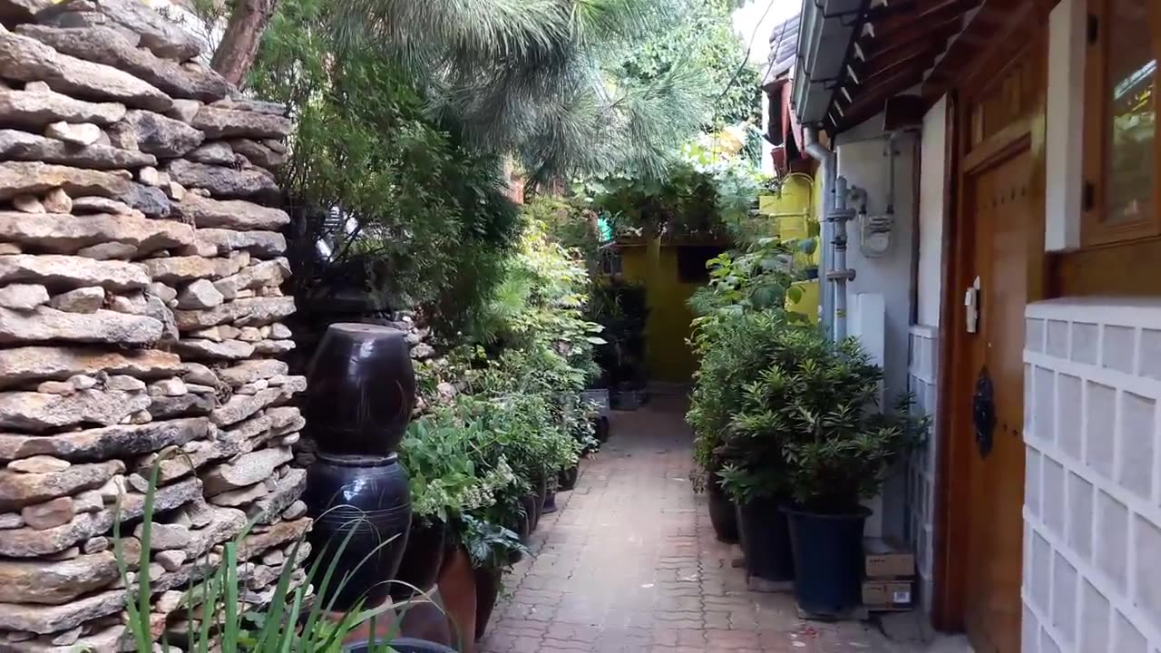 20181008_V3_S01(rRYnm0zHiZE)청와대 근처에 이런 이색적인 골목이 있네요
