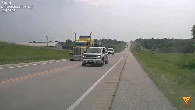 Close call on Nebraska highway 2021.08.08 — NEBRASKA CITY, NE