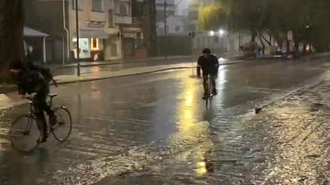 Fixed gear skid na chuva