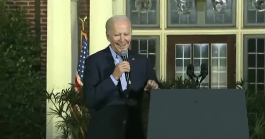 Joe Biden Gets Flustered When He Gets Heckled At Sarah Lawrence College