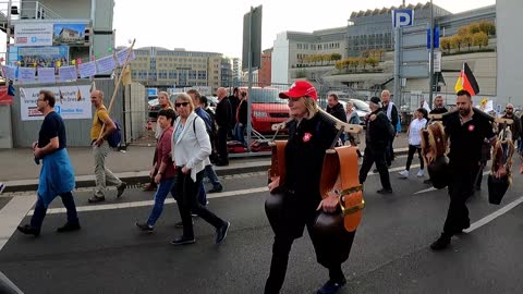 Freiheits-Trychler in Dresden am 29.10.2022 - Tag für Frieden und Freiheit