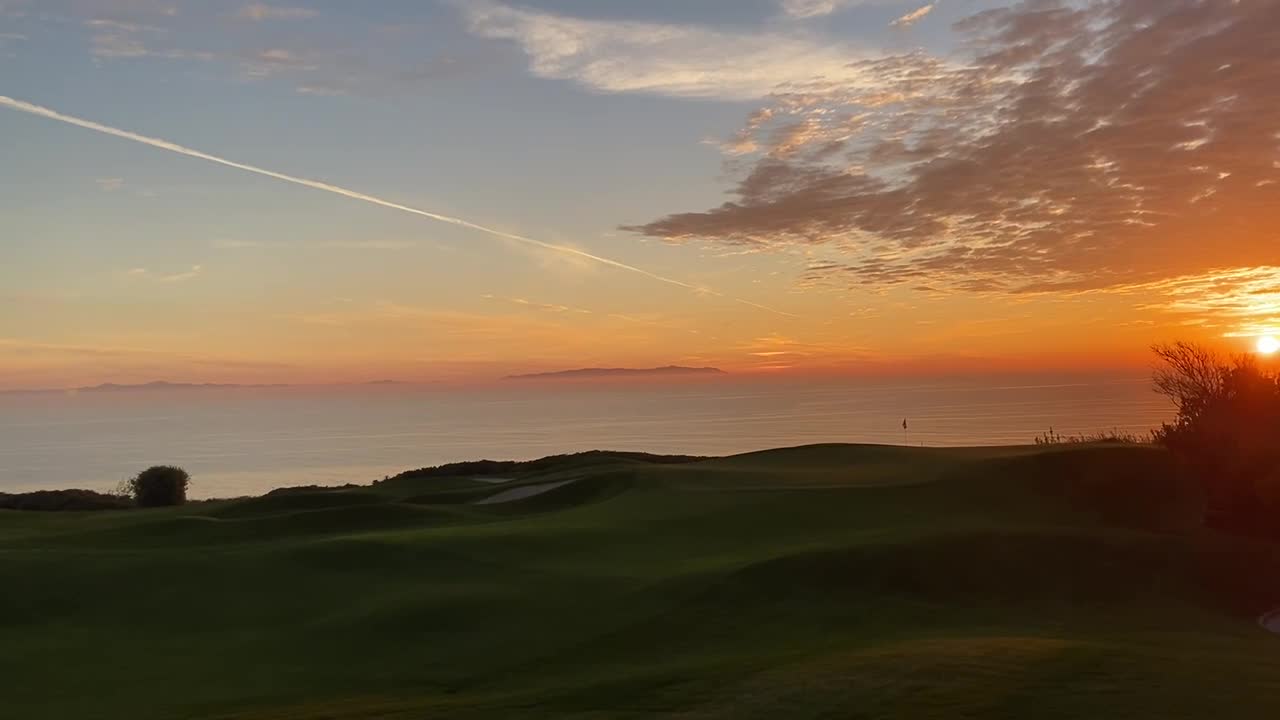 That contrail travels just like the Sun in a linear path