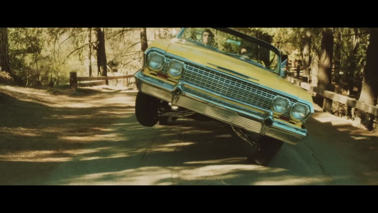 The Chainsmokers - Don't Let Me Down (Official Video) ft. Daya