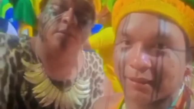 Índios Brasileiros Juntos com o Povo...