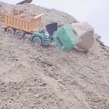 truck lost its head, too dangerous, unexpected accident