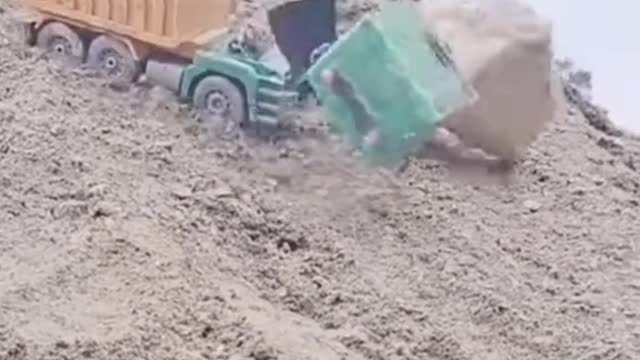 truck lost its head, too dangerous, unexpected accident