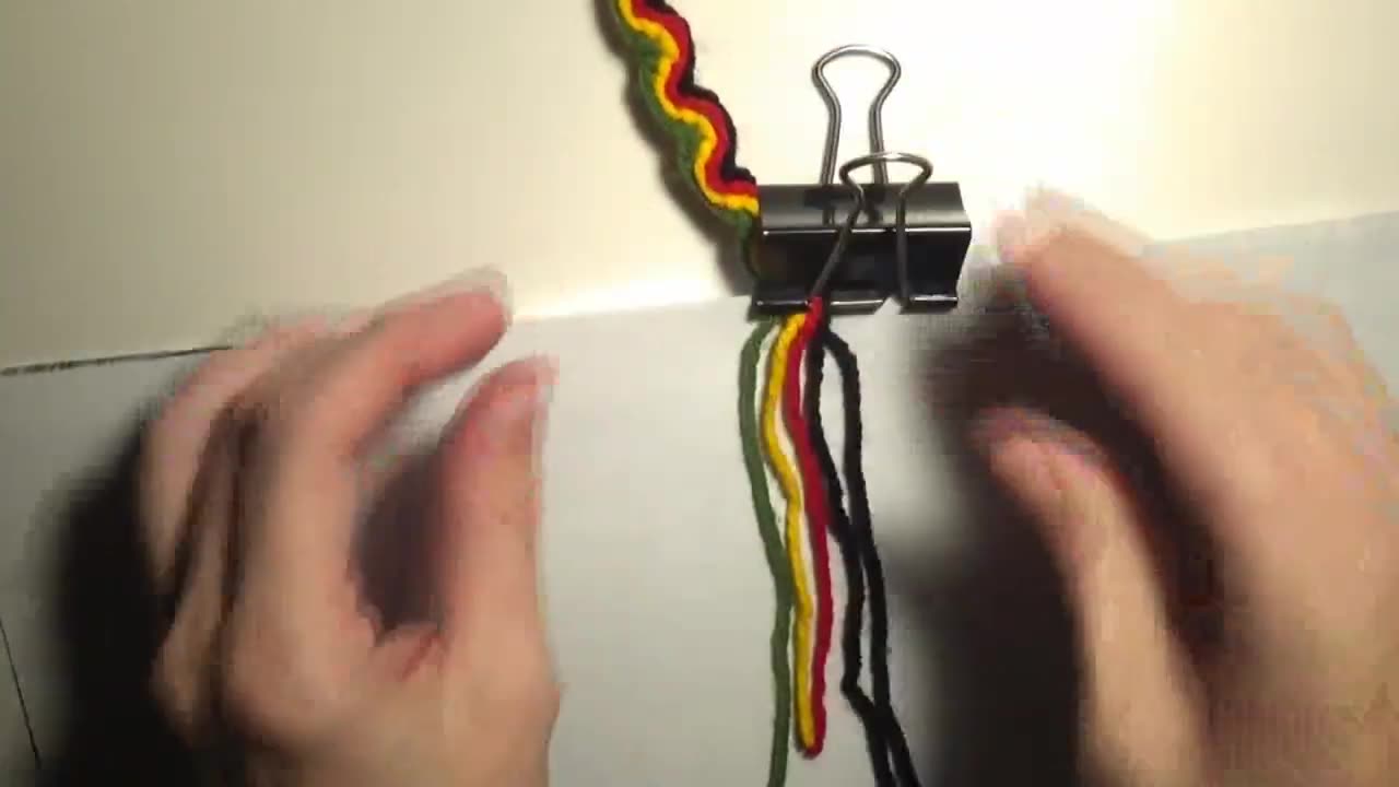 Single Peruvian Wave Friendship Bracelet DIY Tutorial