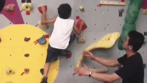 Release your nature and exercise happily. Foreign affairs rock climbing summer training enrollment
