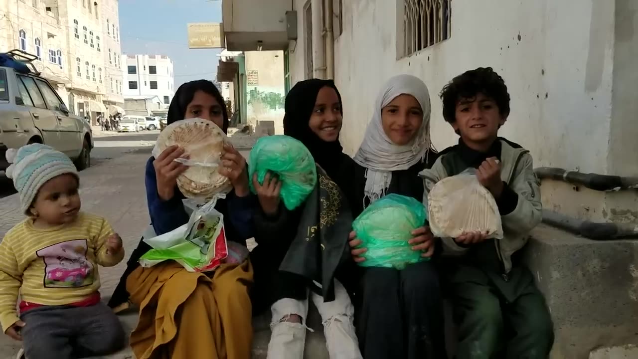 Muslim Asks Strangers For Money, Then Giving Them 100x What They Gave Him! (EMOTIONAL)