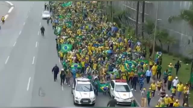 Today Brazil 🇧🇷 Massive anti Lula demonstrations at the national Congress.