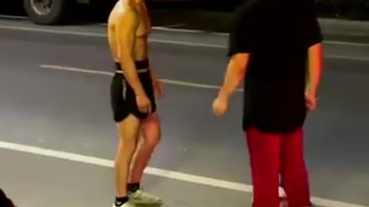 kunfu guy teach thug a lesson