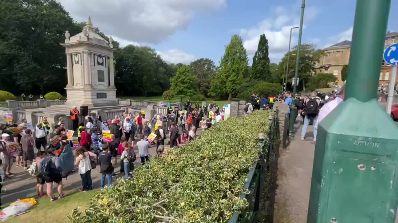 Concerned locals outnumbering lefties in Bournemouth!
