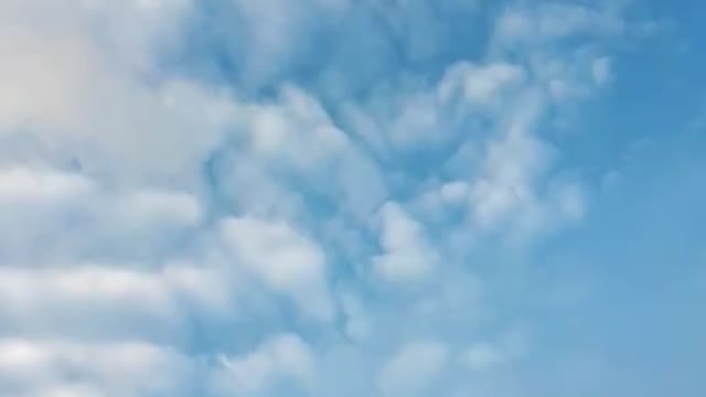 Himmel in Berlin am 10.11.2022 um 15:35 Uhr