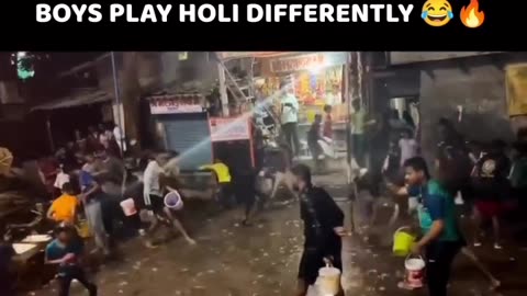 Boys play Holi differently 😂