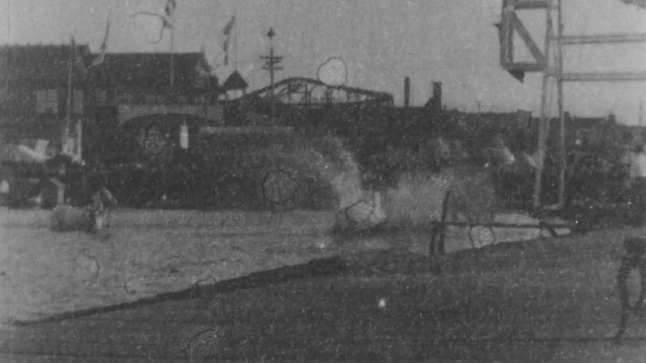 The Diving Horses (1899 Original Black & White Film)