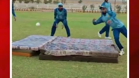 పరుపులపై పాక్ ఆటగాళ్ల ఫీల్డింగ్ ప్రాక్టీస్.. వీడియో వైరల్ #pakistan #fieldingpractice | FBTV NEWS