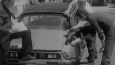 私たちは裕福なグローバリストの金に飢えたエリートたちに騙され、抑圧され、騙されてきました