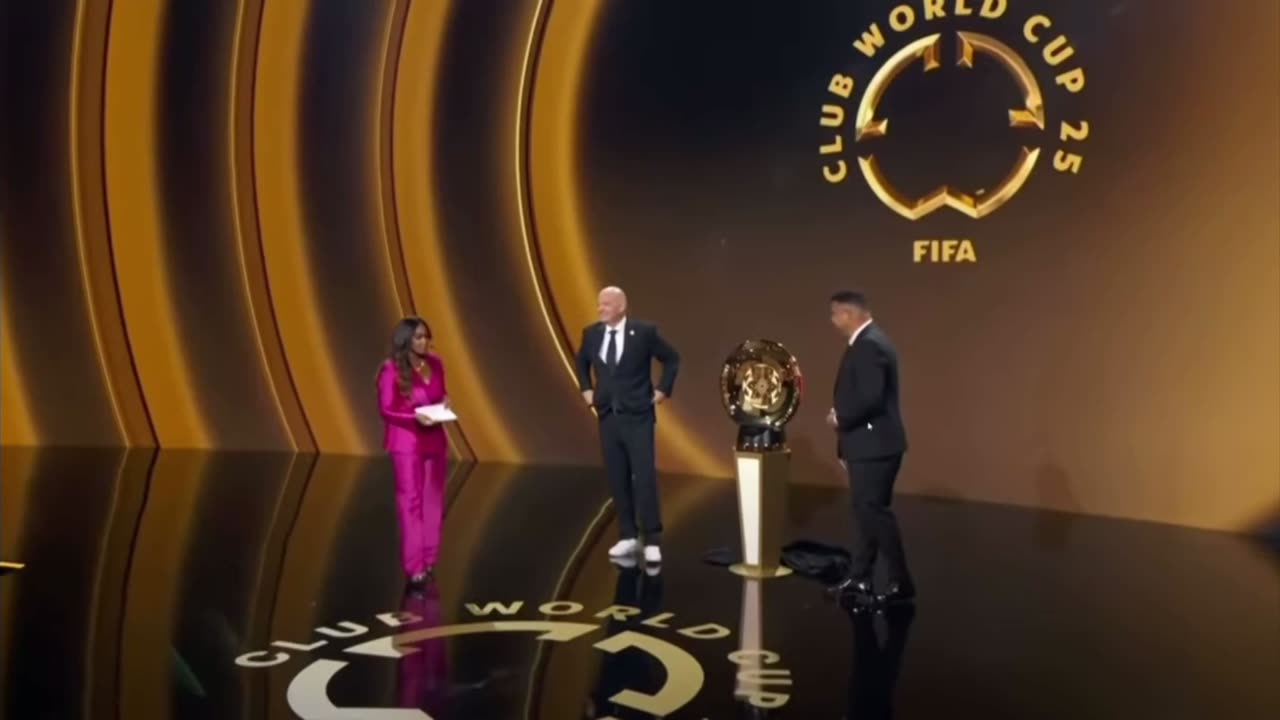 FIFA World Cup Trophy : Concave Earth