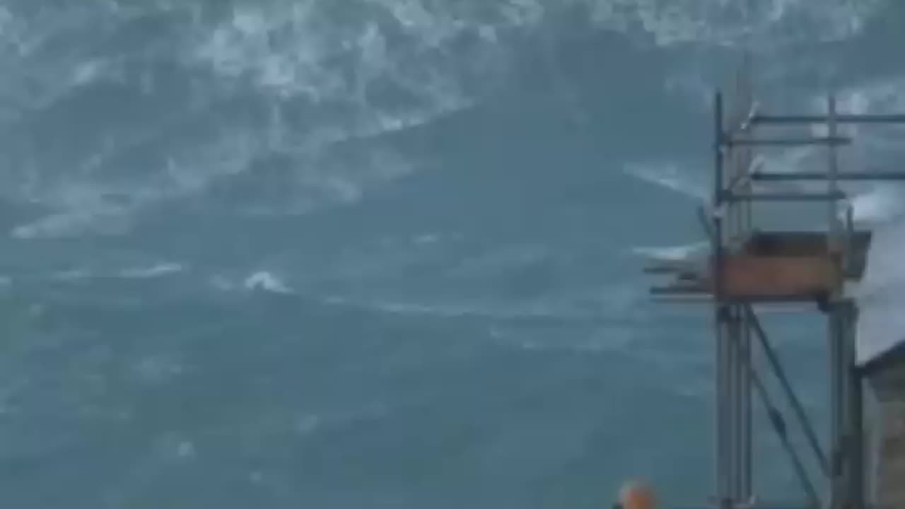 HUGE WAVES IN CORNWALL