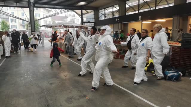 LMBL dansent au marché de Bourg en Bresse 7 Aout 2021