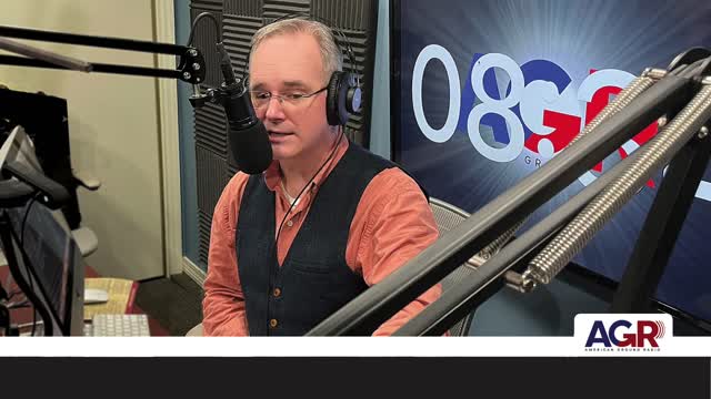 Ask The Mamas - Chet Hanks Pound Rocks