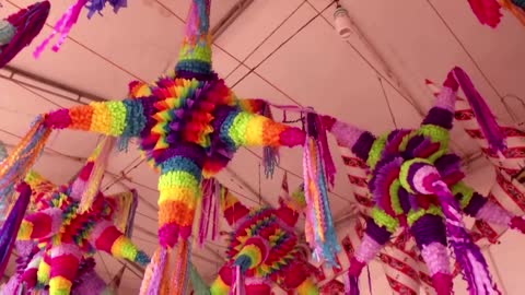 Piñatas: a traditional hit for Christmas in Mexico